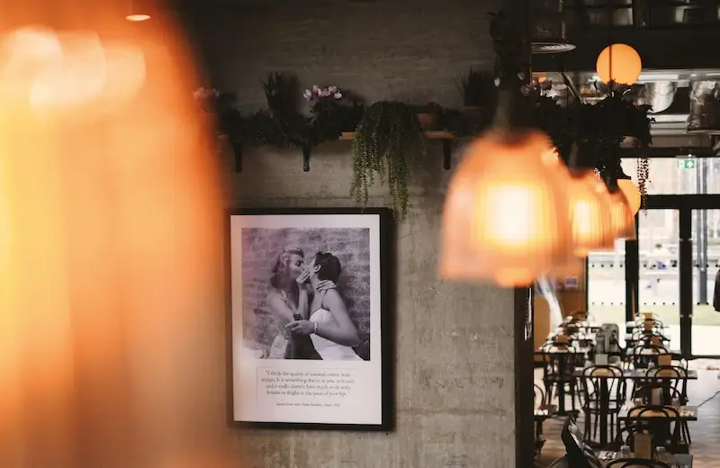 emilias-canary-wharf-london-restaurant-lights